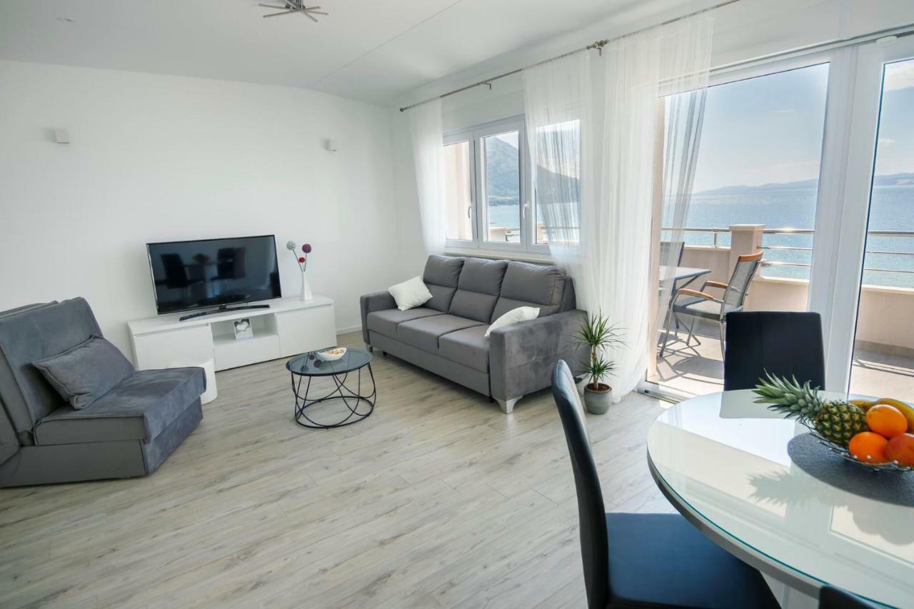 Apartmani Ticinovic Omis Bagian luar foto