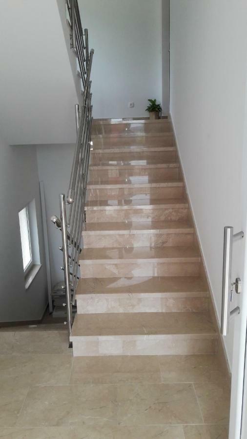 Apartmani Ticinovic Omis Bagian luar foto