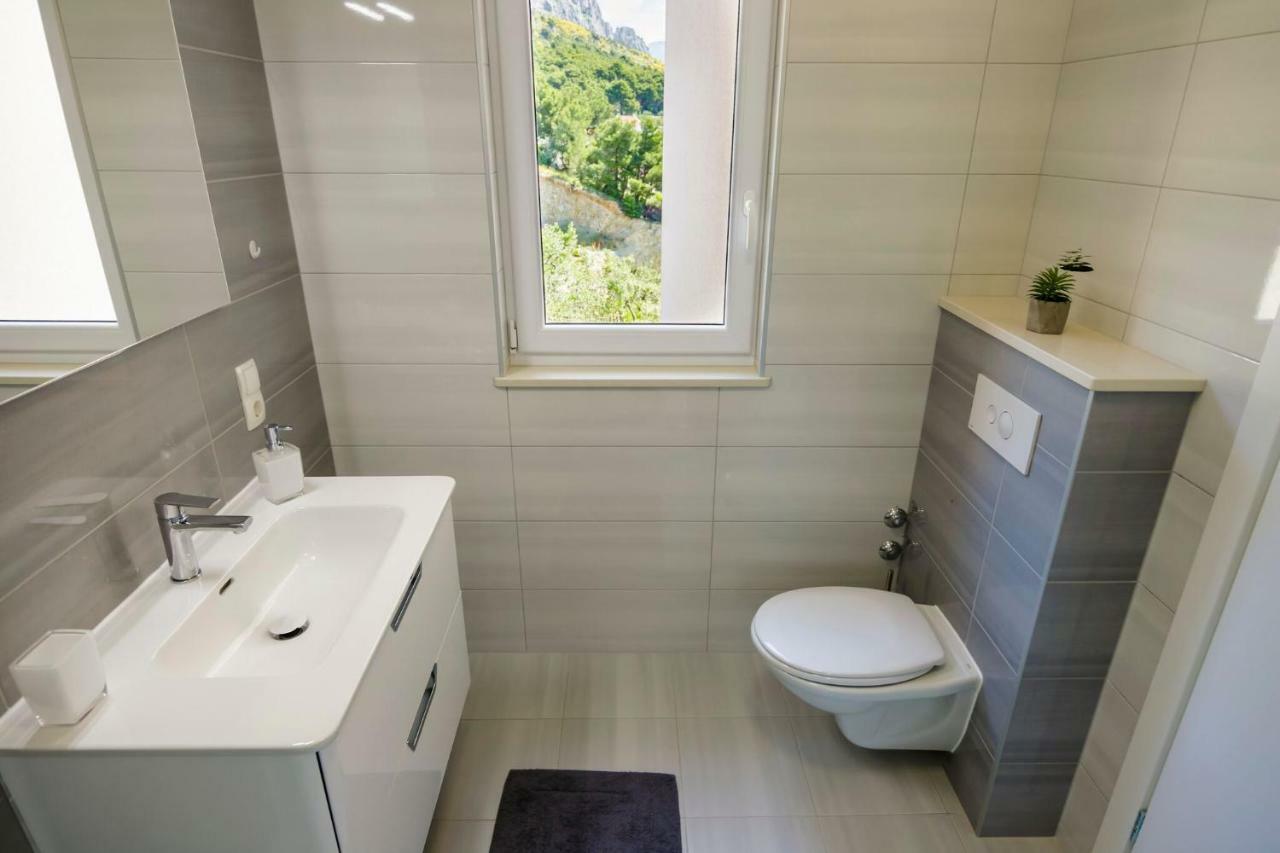 Apartmani Ticinovic Omis Bagian luar foto