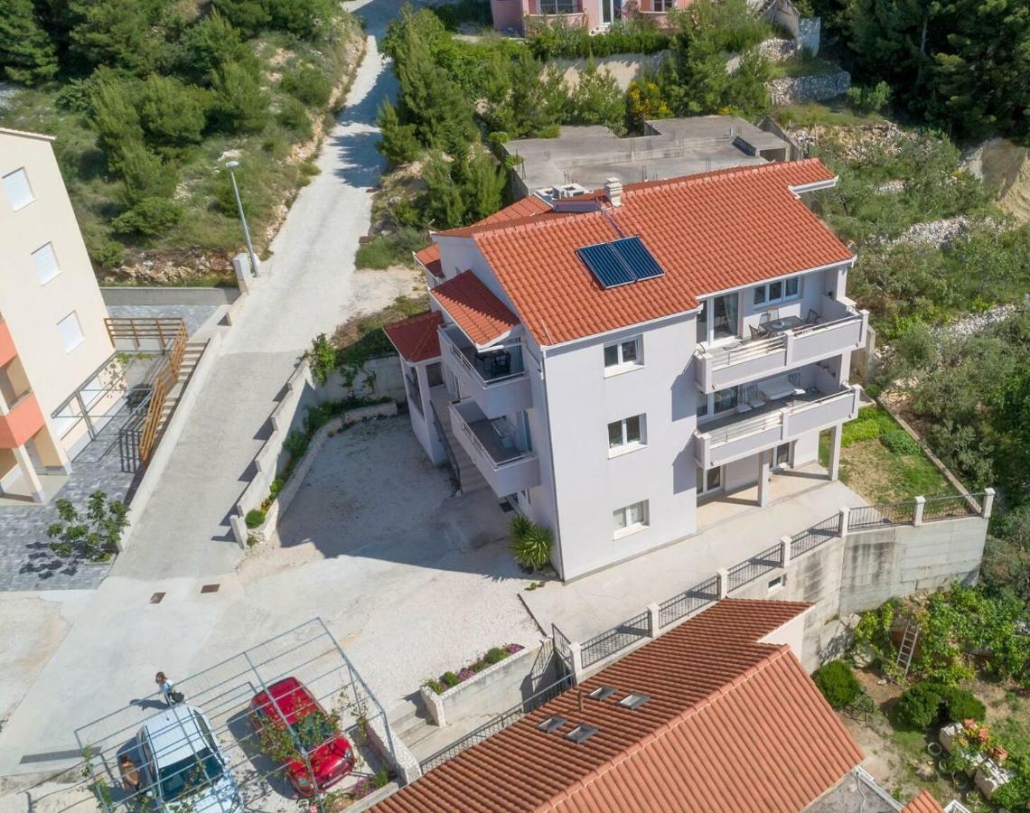 Apartmani Ticinovic Omis Bagian luar foto