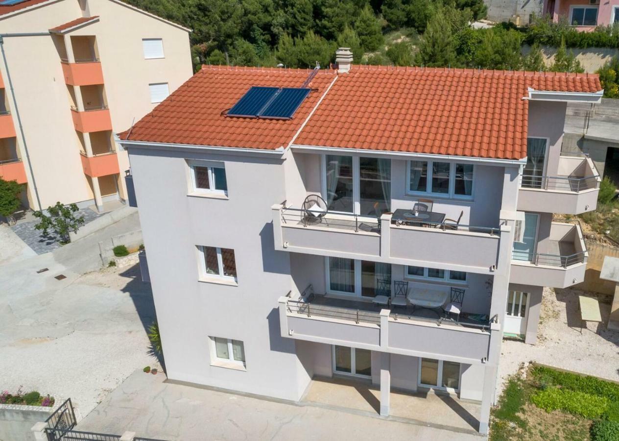 Apartmani Ticinovic Omis Bagian luar foto