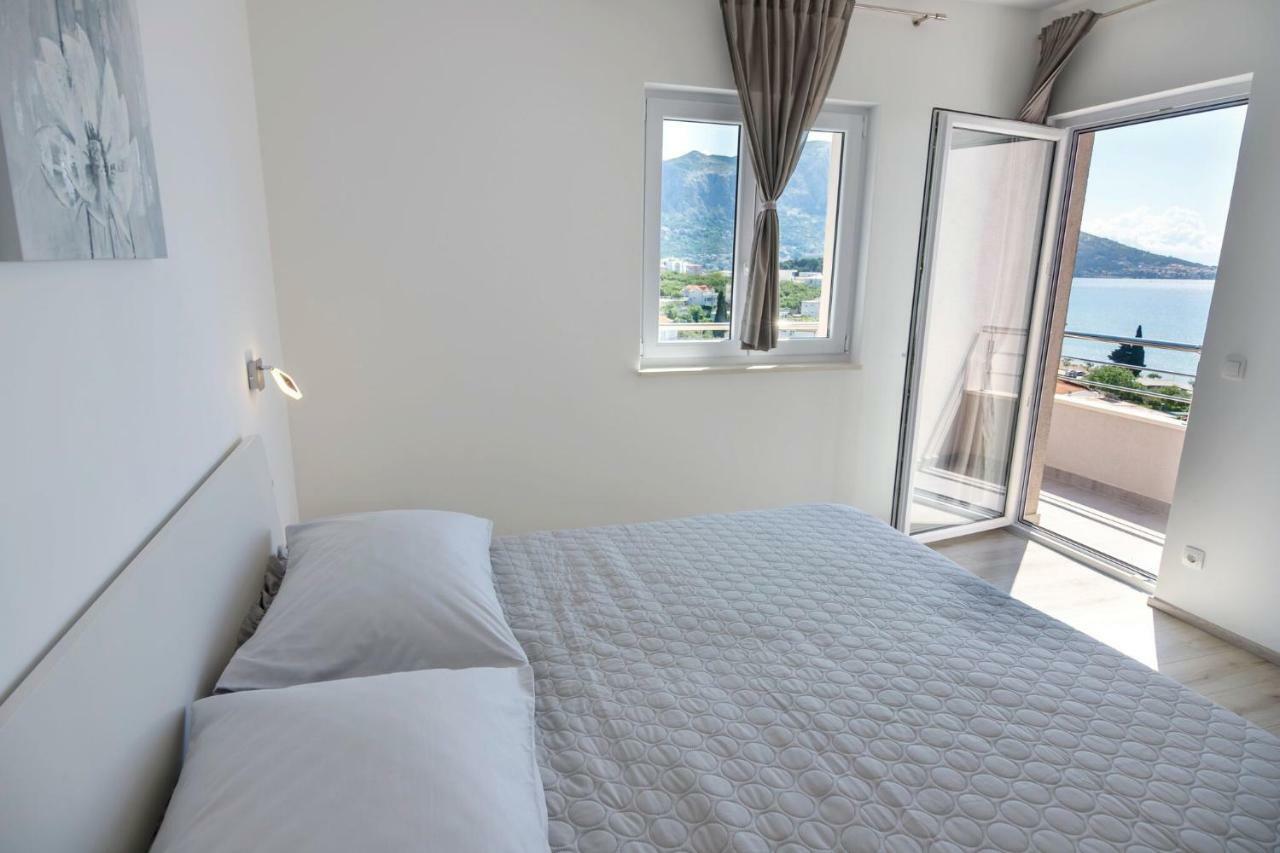 Apartmani Ticinovic Omis Bagian luar foto