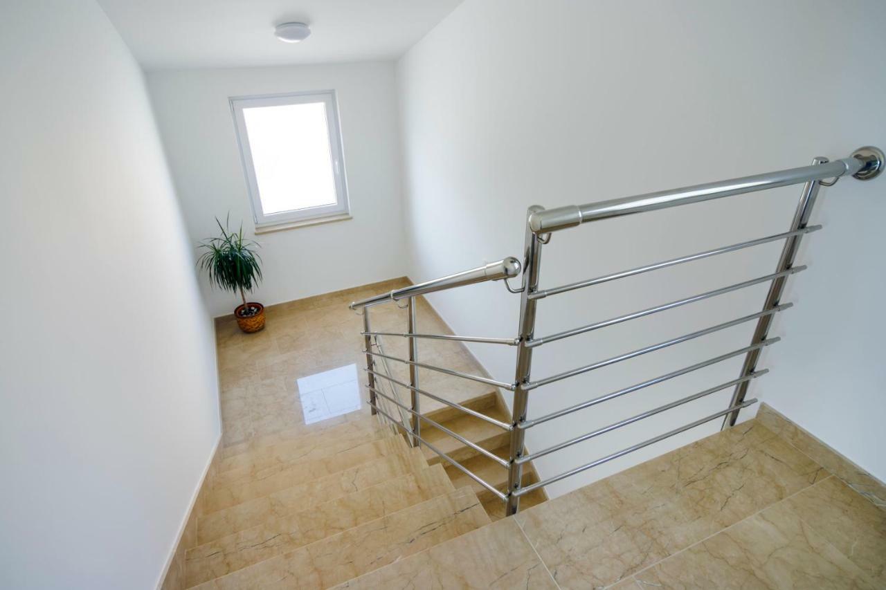 Apartmani Ticinovic Omis Bagian luar foto