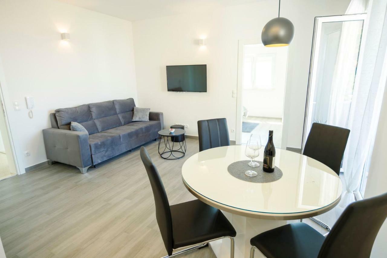 Apartmani Ticinovic Omis Bagian luar foto